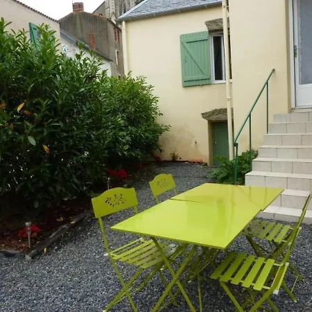 House Du Petit Pont * Apremont (Vendee)