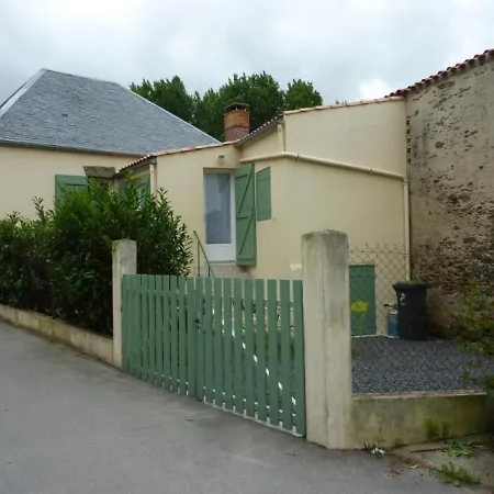 House Du Petit Pont * Apremont (Vendee)
