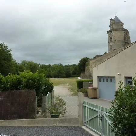 House Du Petit Pont * Apremont (Vendee)
